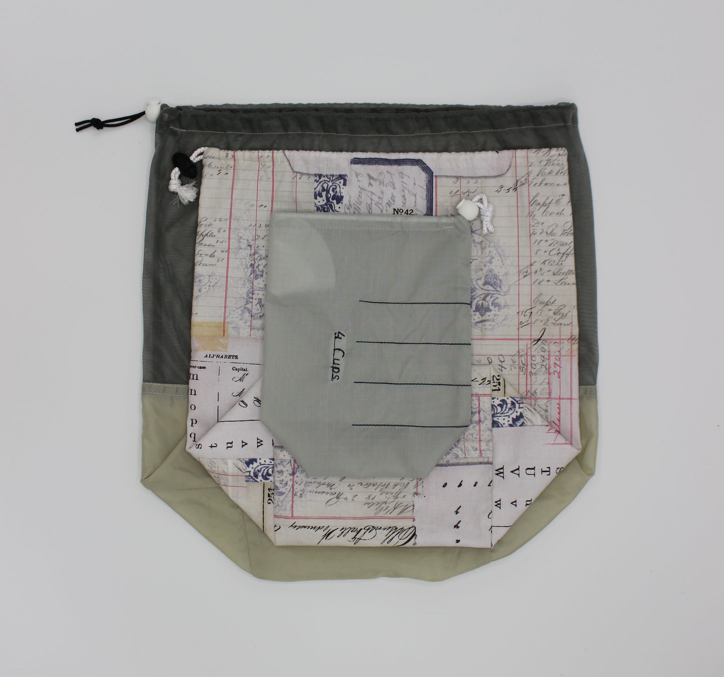 Set of drawstring bags