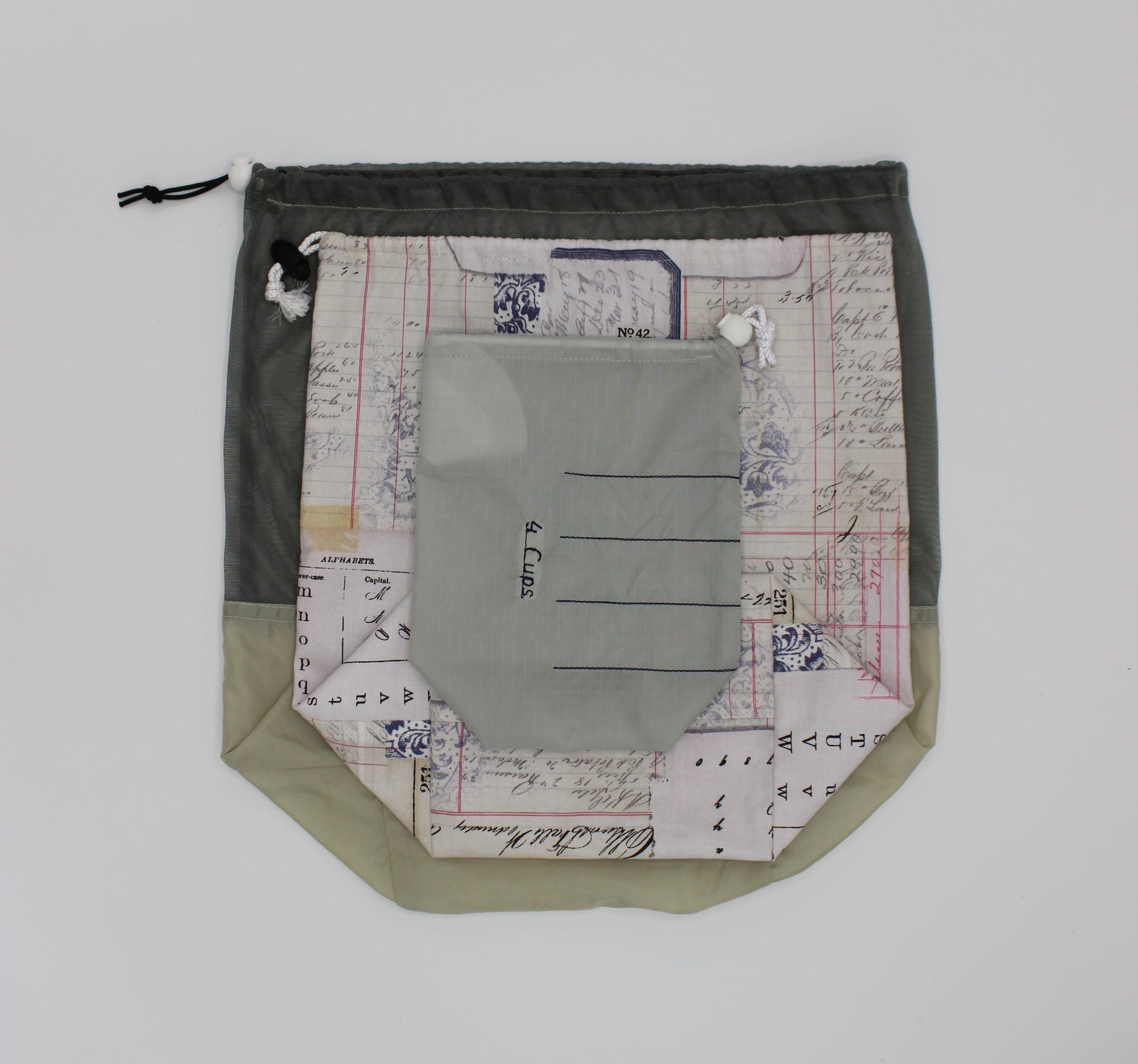 Set of drawstring bags