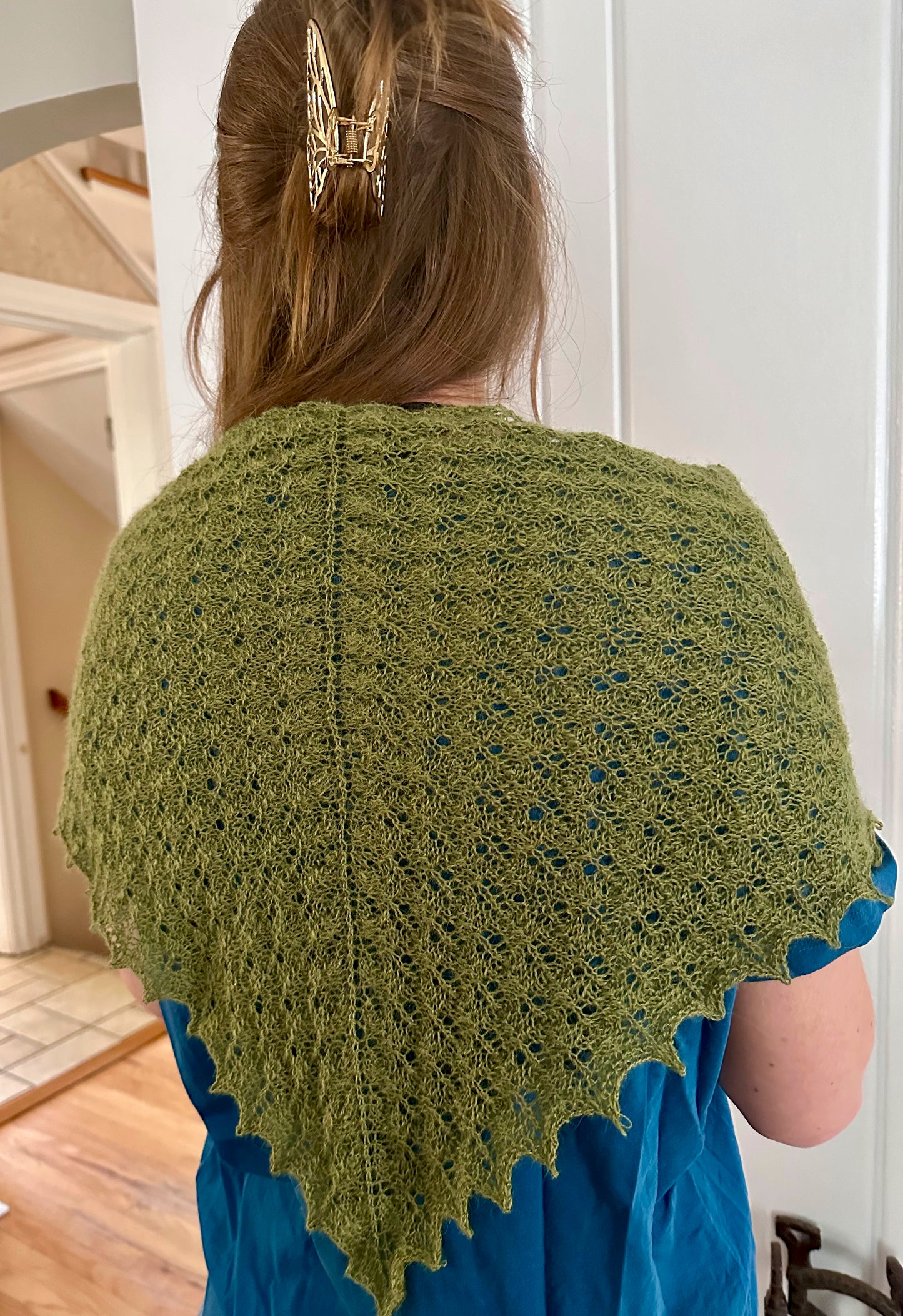 Woman wearing a green shawl