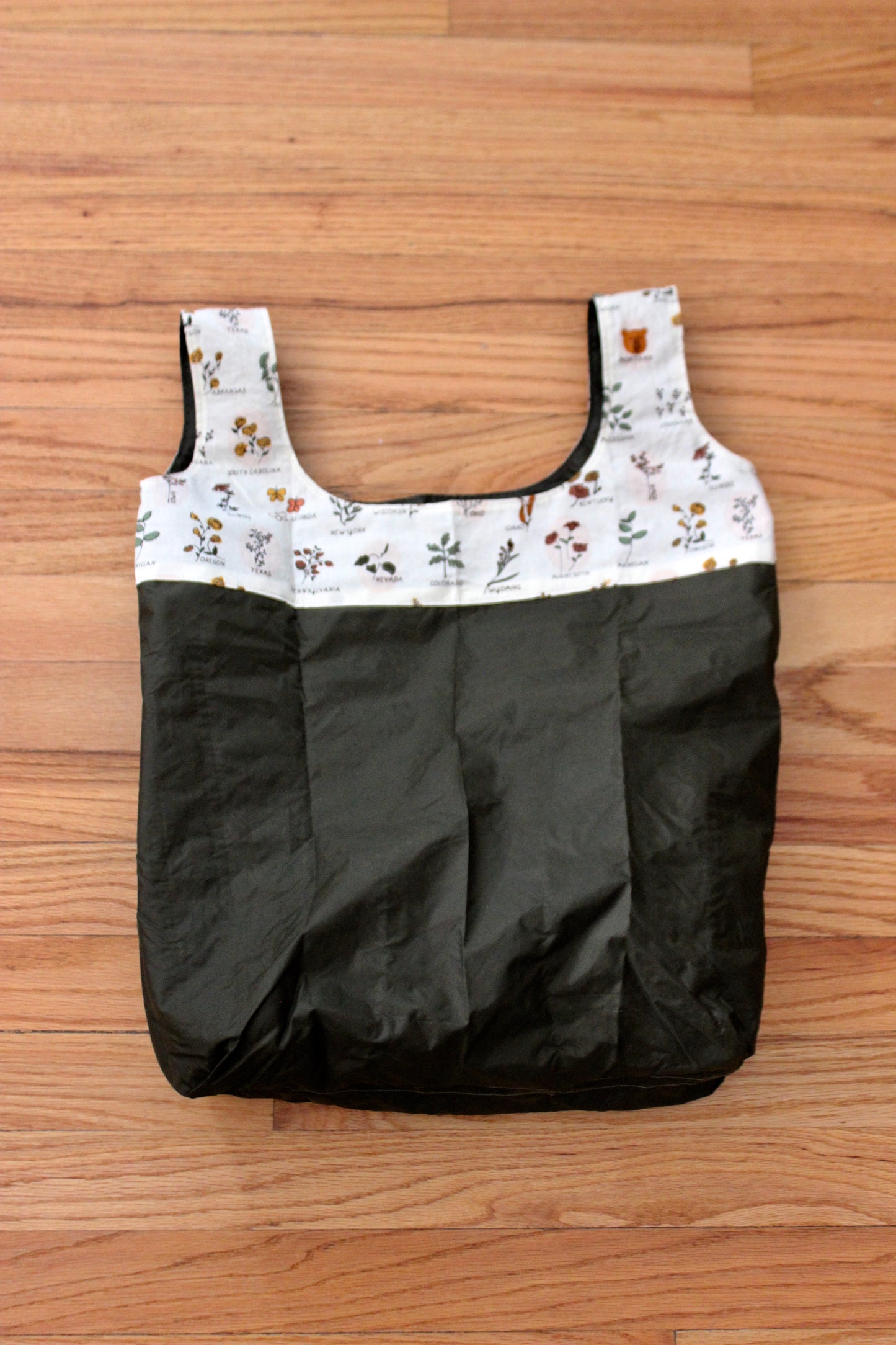 Shopping bag made from recycled tent